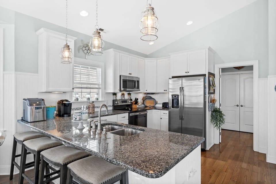 House, 4 Bedrooms | Private kitchen | Coffee/tea maker, fridge, oven, toaster