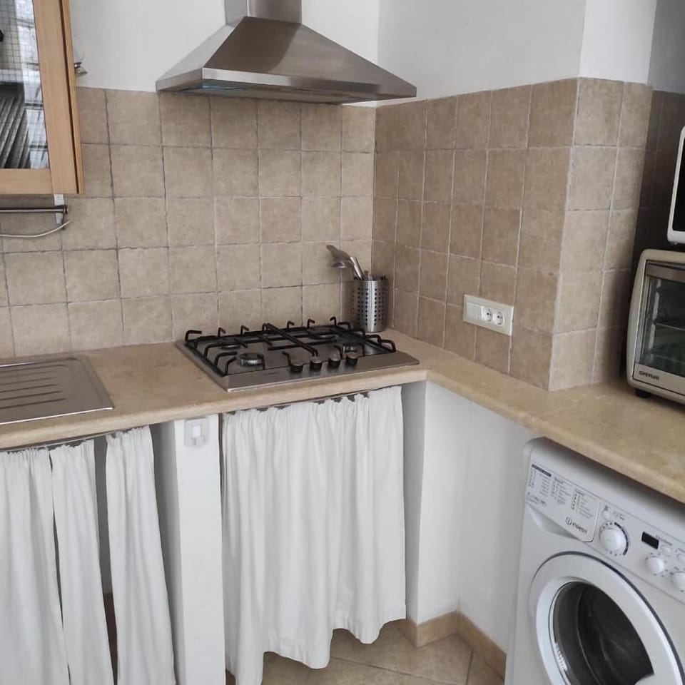 Superior Apartment | Private kitchen | Full-size fridge, microwave, oven, stovetop