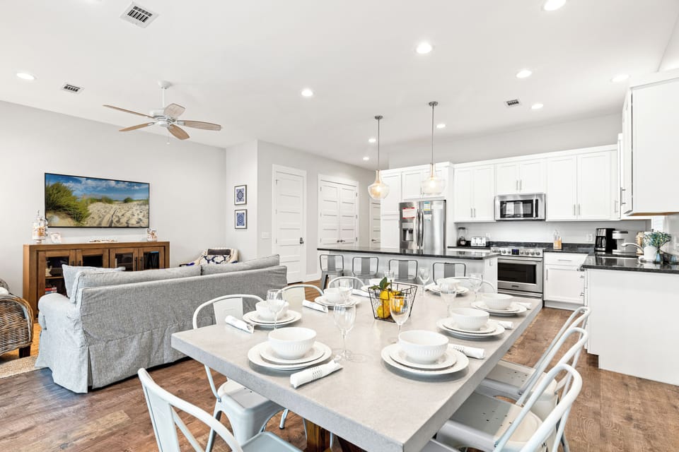 House, Multiple Beds, Pool Access, Pool View | Dining
