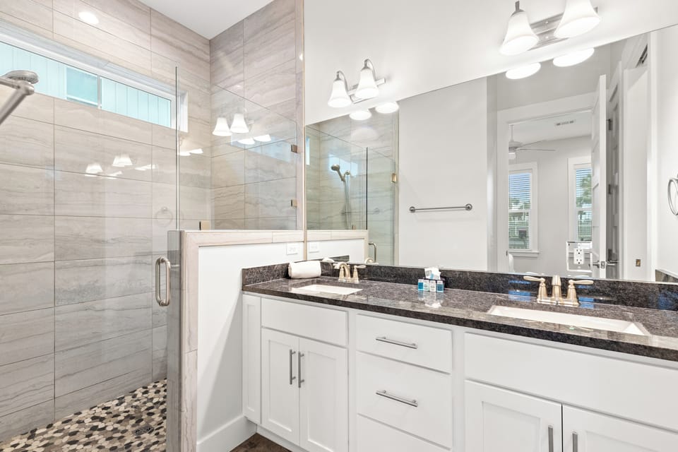 Fabulous Modern Beach House - 4br, 3.5ba: Pool/beach View & Access/balcony House in Lower Grand Lagoon