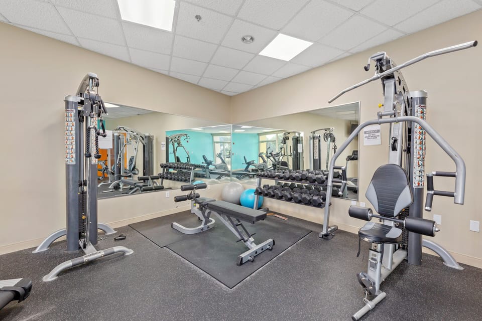 Newly Renovated! Breathtaking Views! Fourth Floor! Pools! Grill! Beach Chairs Apartment in Miramar Beach