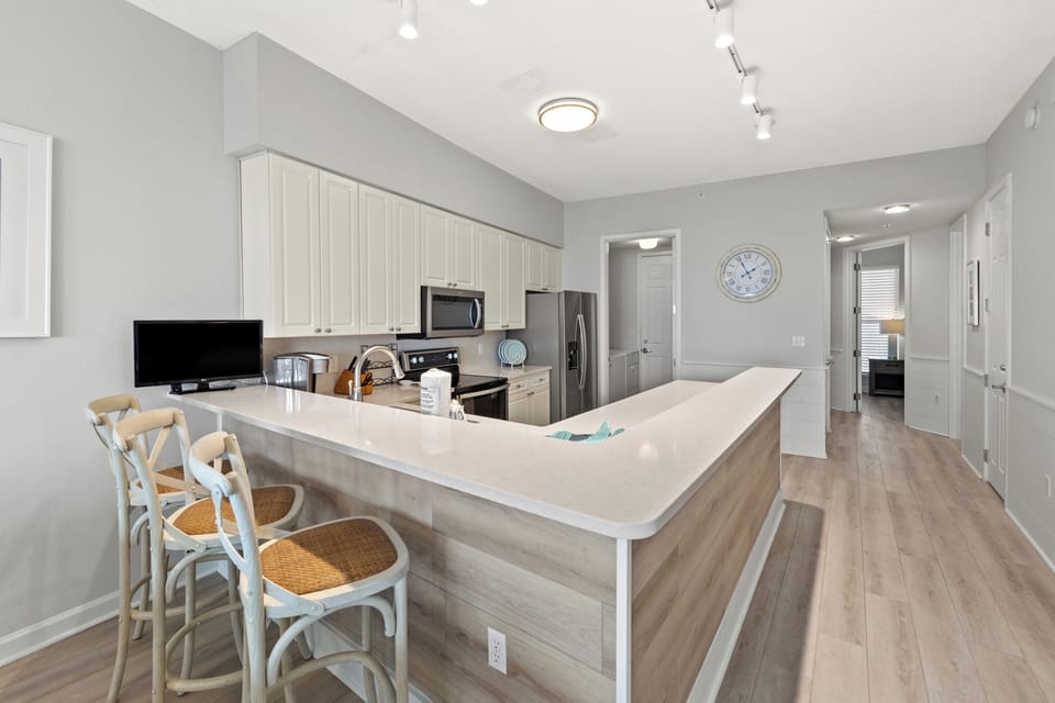 Condo, Multiple Beds, Pool Access, Ocean View | Private kitchen