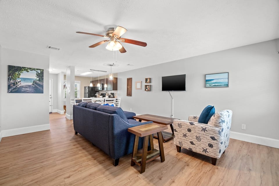 Cottage, Multiple Beds, Balcony, Garden View (120 Palm Beach Dr A) | Living area | 40-inch TV with digital channels