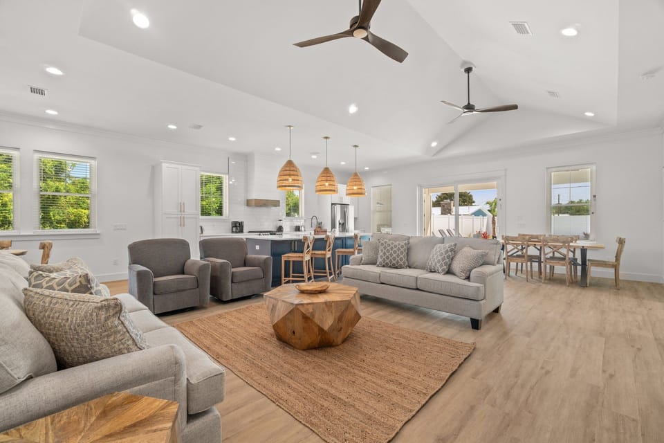 House, Multiple Beds, Pool Access, Pool View (310 Paridiso Place) | Living area | 40-inch TV with digital channels
