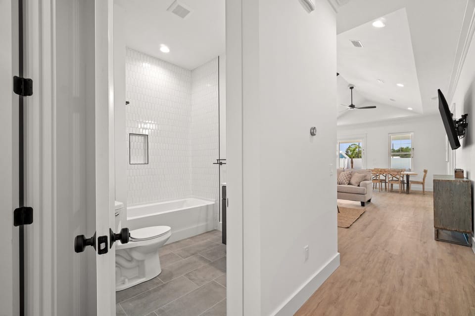 Brand New Home With In-ground Pool, Four Houses From Beautiful Laguna Beach House in Laguna Beach