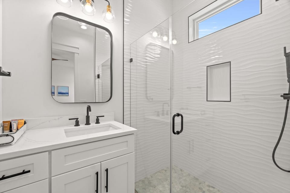 Brand New Home With In-ground Pool, Four Houses From Beautiful Laguna Beach House in Laguna Beach