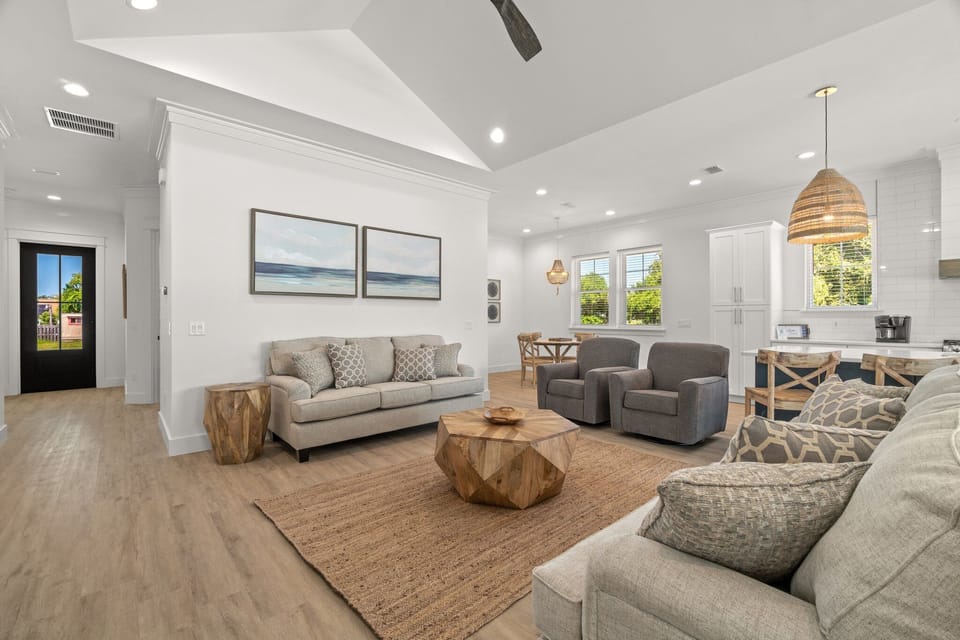House, Multiple Beds, Pool Access, Pool View (310 Paridiso Place) | Living area | 40-inch TV with digital channels