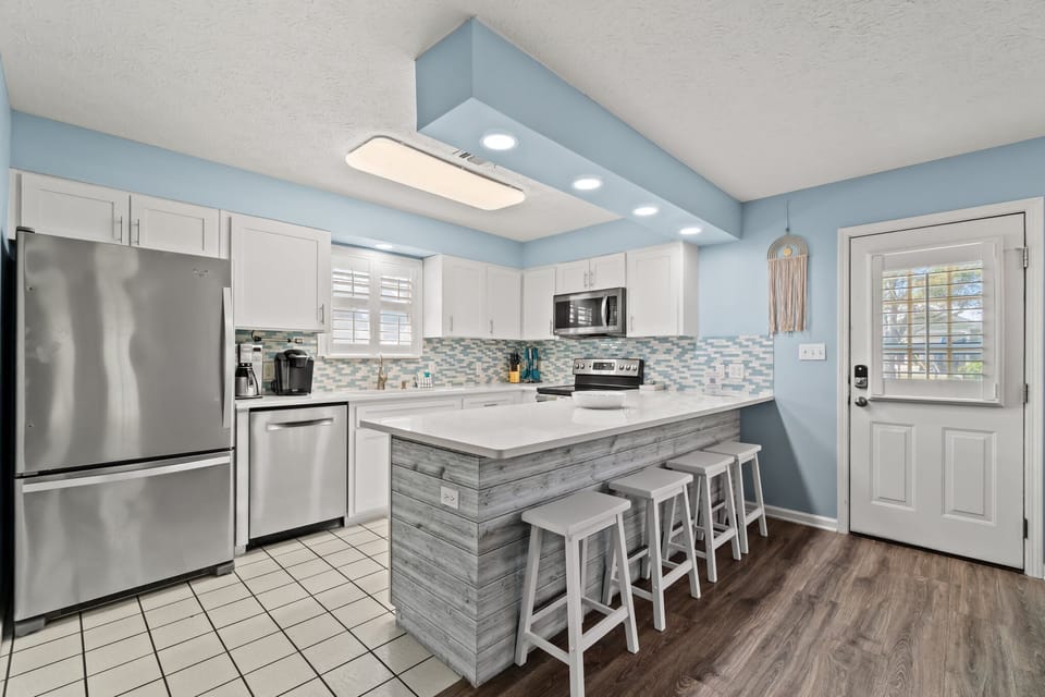 House, Multiple Beds, Kitchen | Private kitchen | Fridge, microwave, oven, stovetop