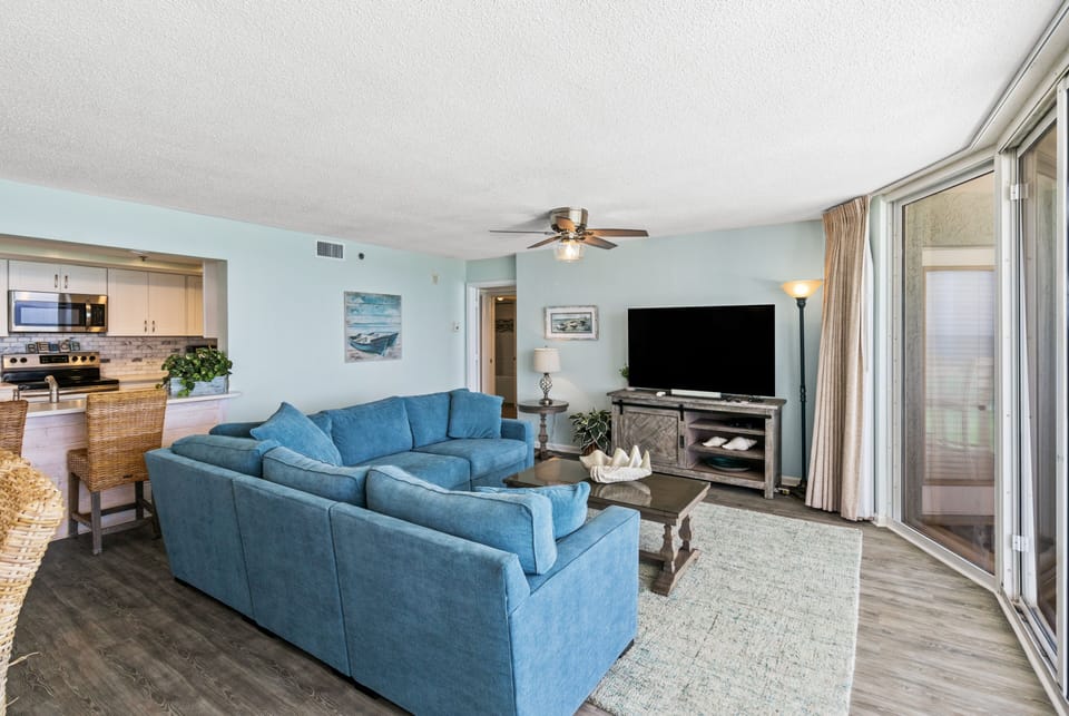 Condo, Multiple Beds, Hot Tub, Ocean View | Living area | 40-inch TV with digital channels