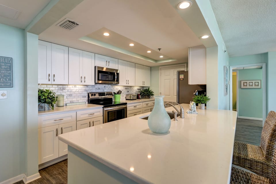 Condo, Multiple Beds, Hot Tub, Ocean View | Private kitchen