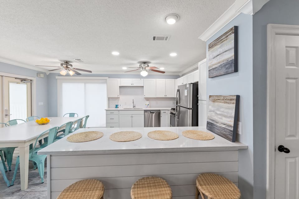 House, Multiple Beds, Pool Access, Pool View (130 Birmingham St) | Private kitchen | Fridge, microwave