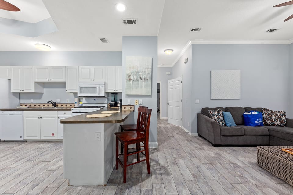 House, Multiple Beds, Pool Access, Pool View (130 Birmingham St) | Private kitchen | Fridge, microwave