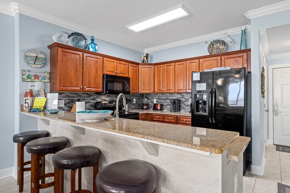 Condo, Multiple Beds, Patio, Ocean View | Private kitchen | Fridge, microwave, oven, stovetop