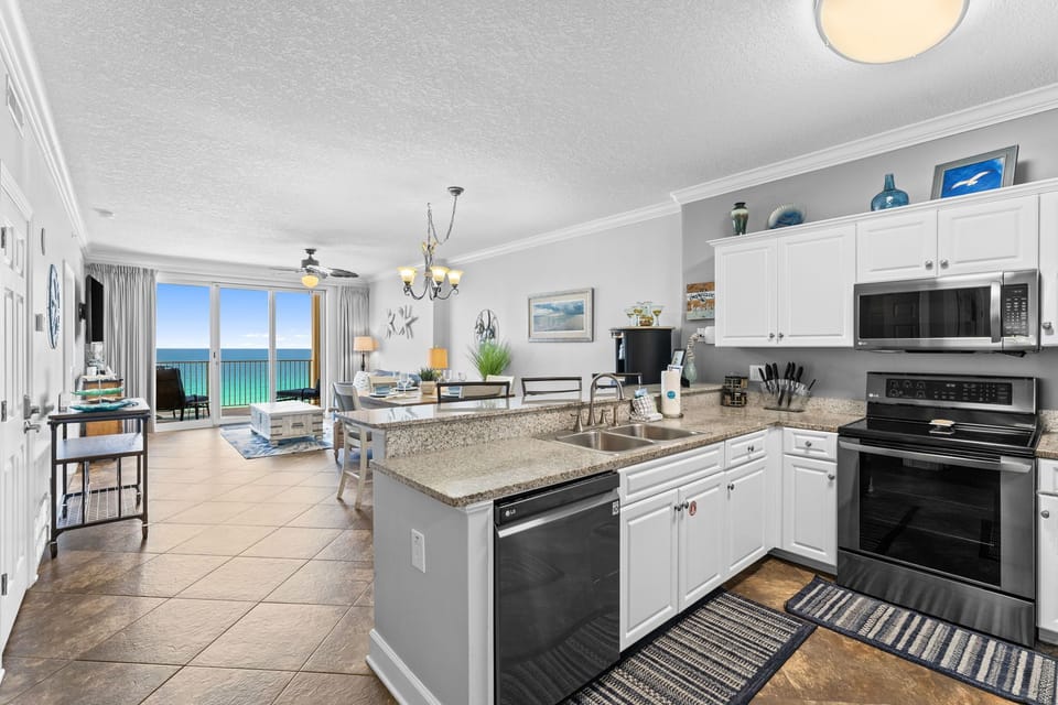 Condo, Multiple Beds, Hot Tub, Ocean View | Private kitchen | Fridge, microwave, oven, stovetop