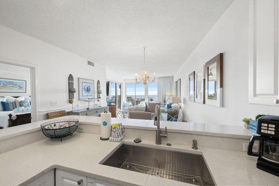 Condo, Multiple Beds, Pool Access, Ocean View | Interior