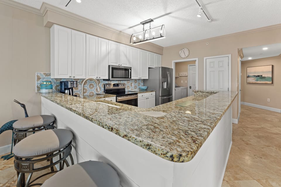 Condo, Multiple Beds, Balcony, Ocean View | Private kitchen | Fridge, microwave, oven, stovetop