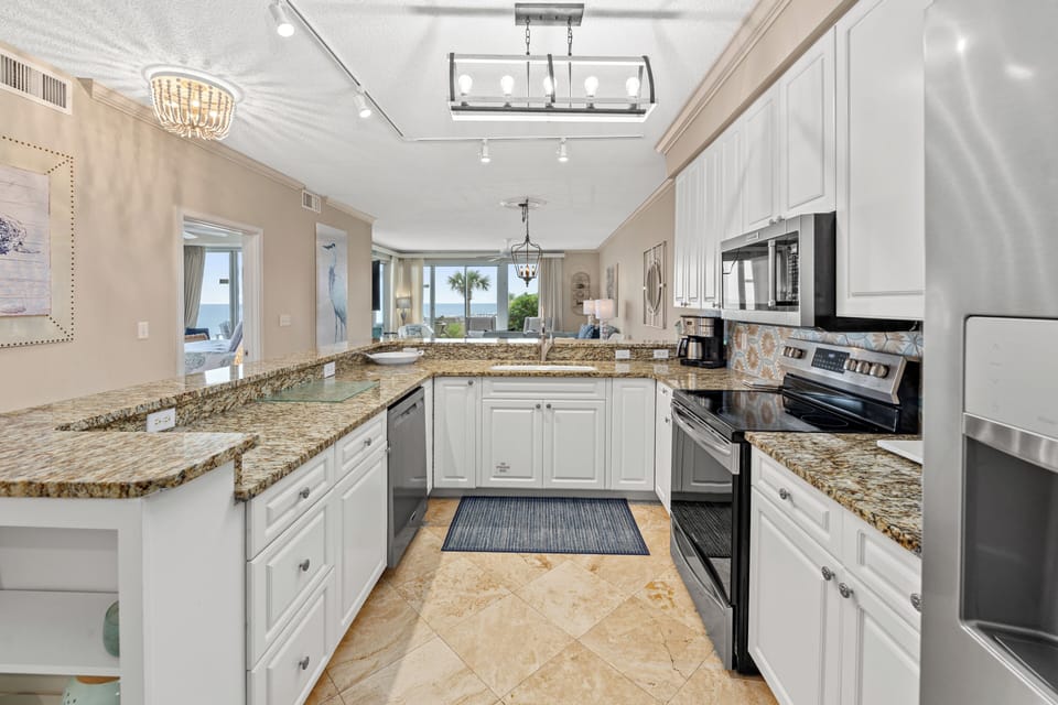 Condo, Multiple Beds, Balcony, Ocean View | Private kitchen | Fridge, microwave, oven, stovetop