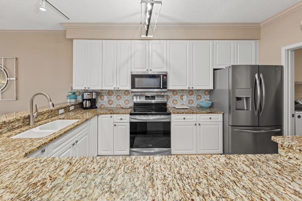 Condo, Multiple Beds, Balcony, Ocean View | Private kitchen | Fridge, microwave, oven, stovetop