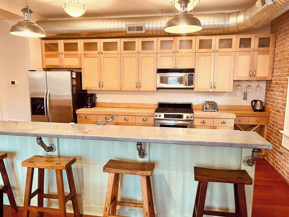 Saddle up to the bar! Seats four comfortably.