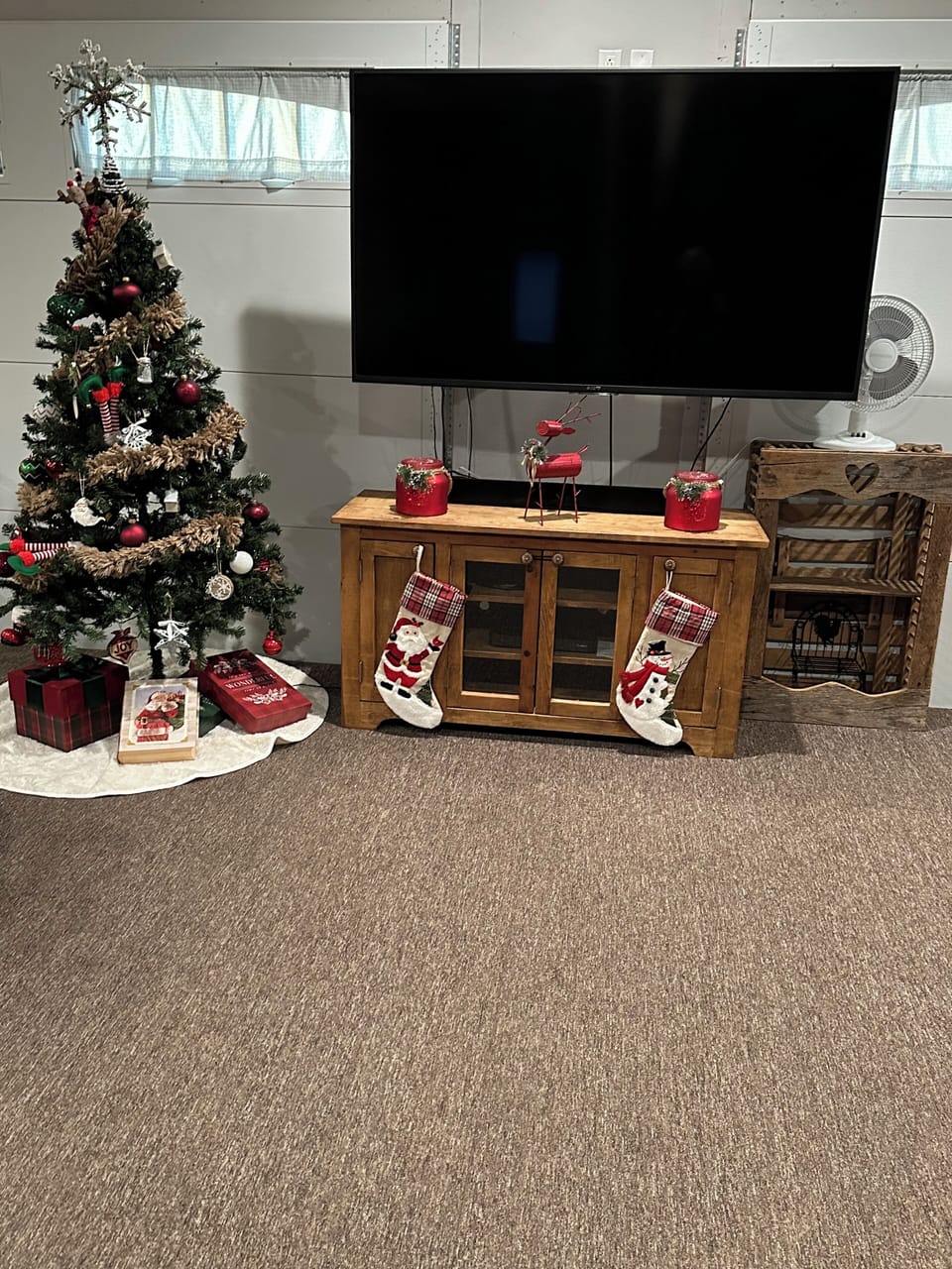 Come have a family Christmas at Neely’s Nest!