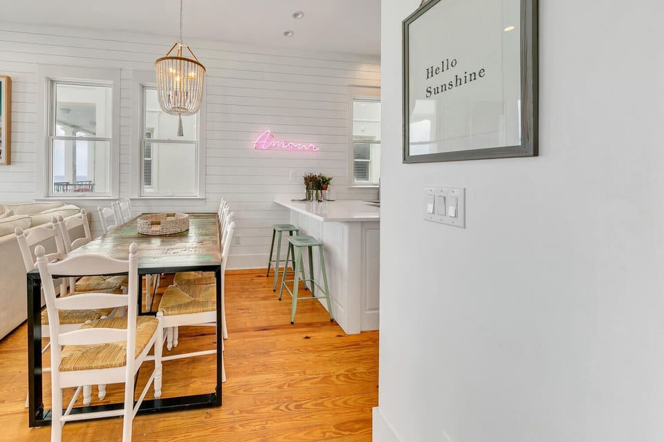 Beautiful 2nd floor living/dining room