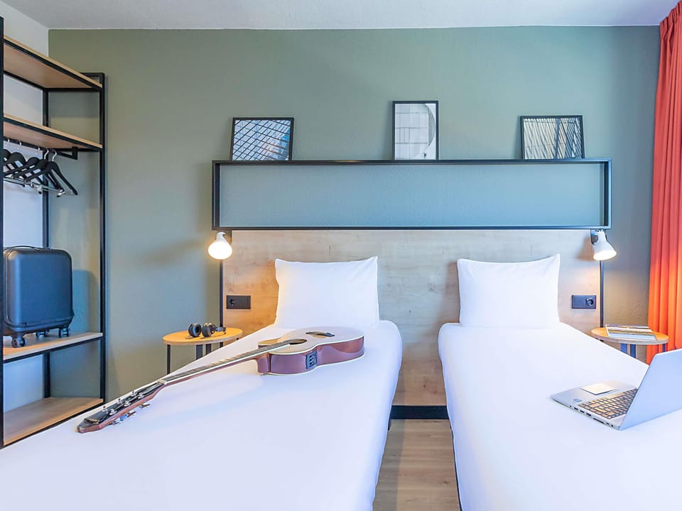 Standard Room, 2 Twin Beds | Desk, laptop workspace, blackout drapes, free WiFi