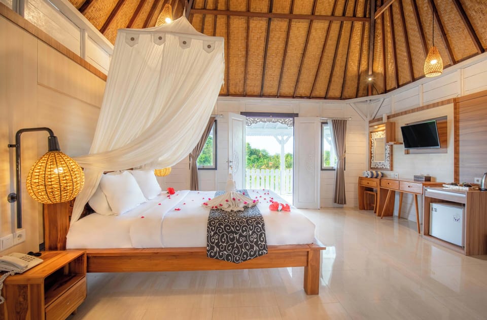 Grand Double Room | Desk, free WiFi, bed sheets