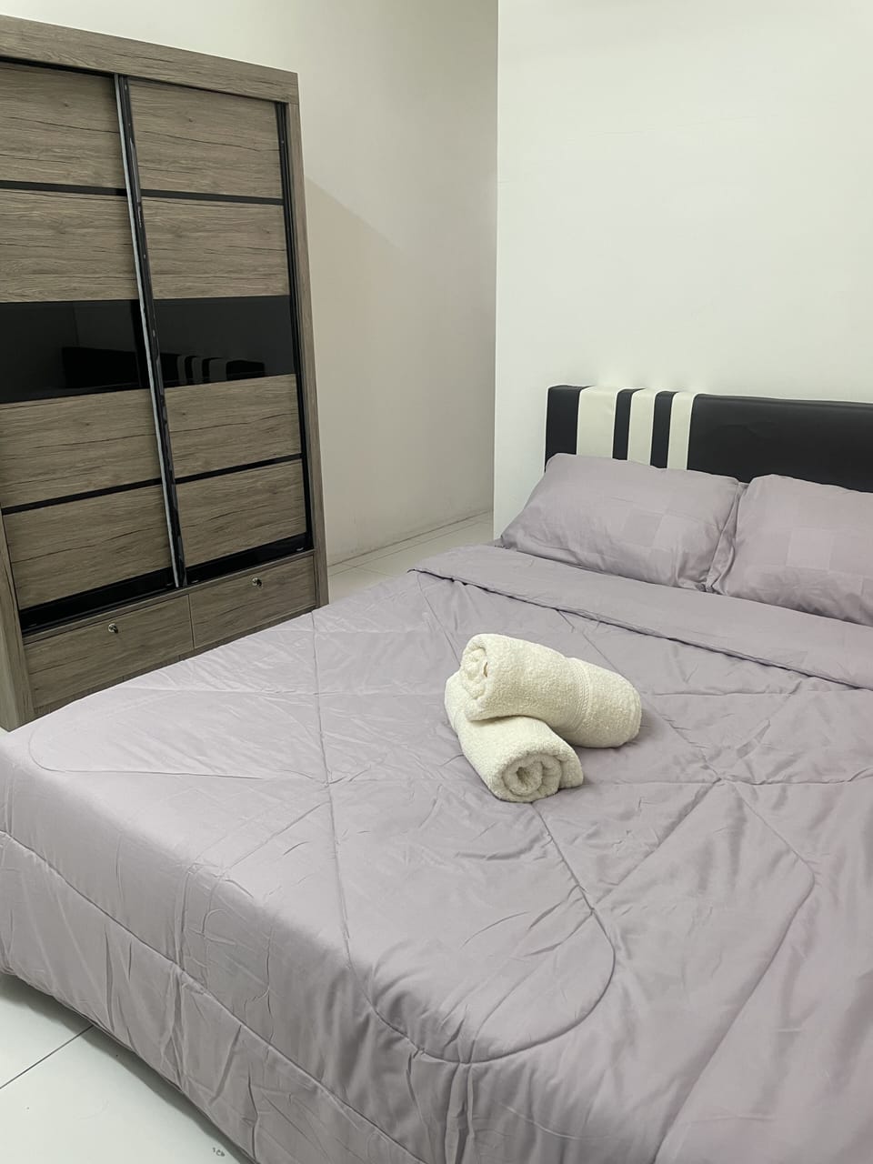 Deluxe House, 4 Bedrooms, Smoking | 4 bedrooms, blackout drapes, iron/ironing board, bed sheets