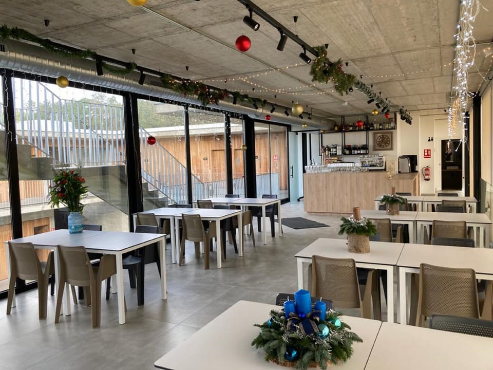 Daily continental breakfast (EUR 7 per person)