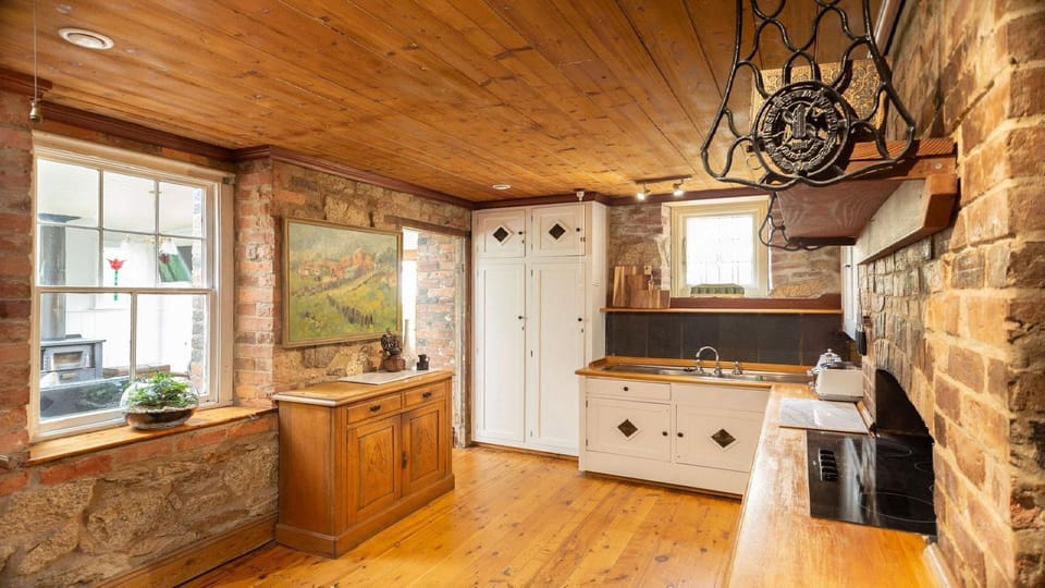Beautiful, authentic kitchen - fully functioning