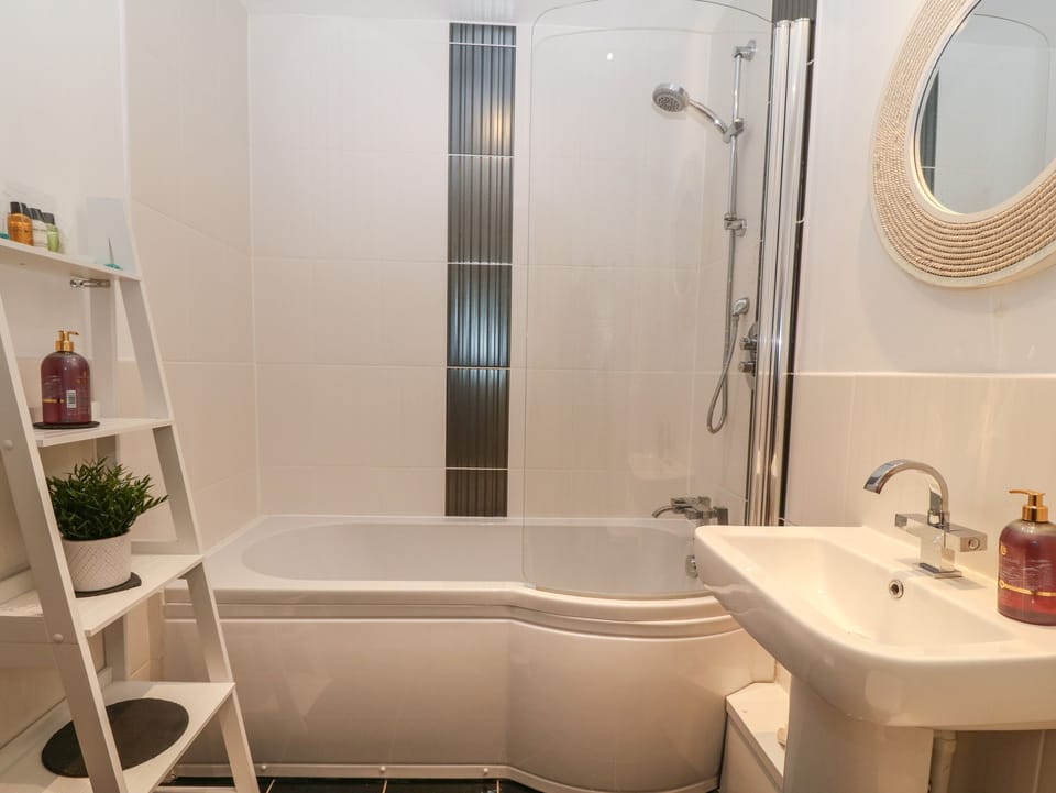 8 Pen Llanw Tides Reach Cottage in Rhosneigr