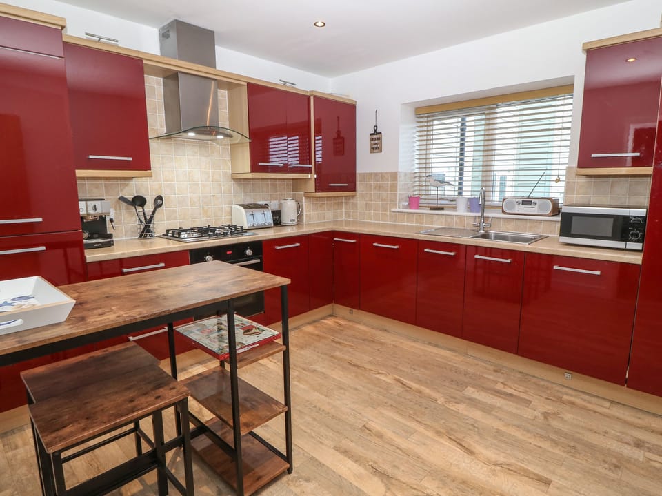 Cottage | Private kitchen | Fridge, dishwasher, electric kettle, toaster