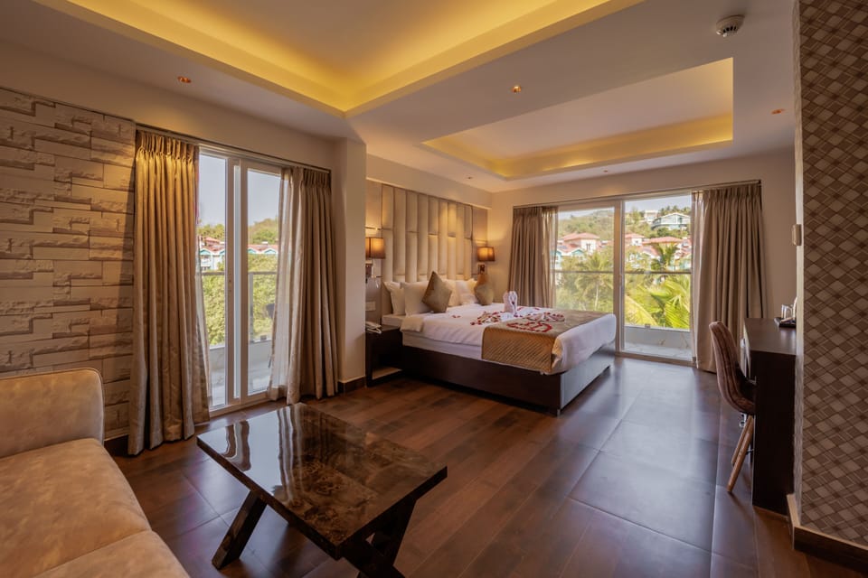 Luxe Room | Minibar, in-room safe, individually furnished, iron/ironing board