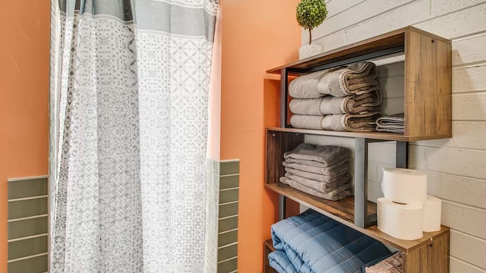Apartment (0 Bedroom) | Bathroom | Towels
