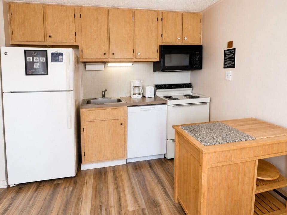 Fully-equipped kitchen