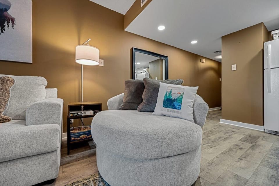 Condo, 1 Queen Bed with Sofa bed, Patio, Garden View | Living area | 42-inch flat-screen TV with cable channels, TV, fireplace