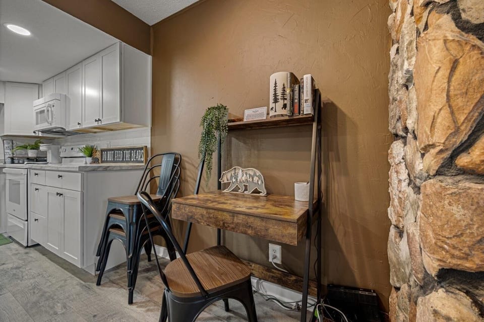 Condo, 1 Queen Bed with Sofa bed, Patio, Garden View | 1 bedroom, individually decorated, individually furnished, free WiFi