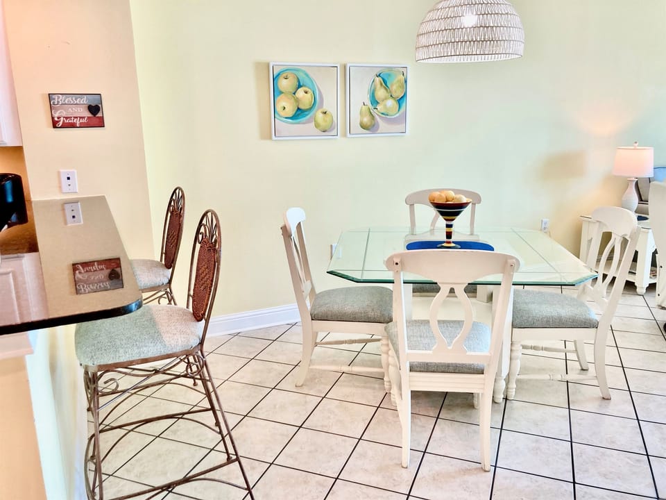 ...and seating for two at the kitchen counter!