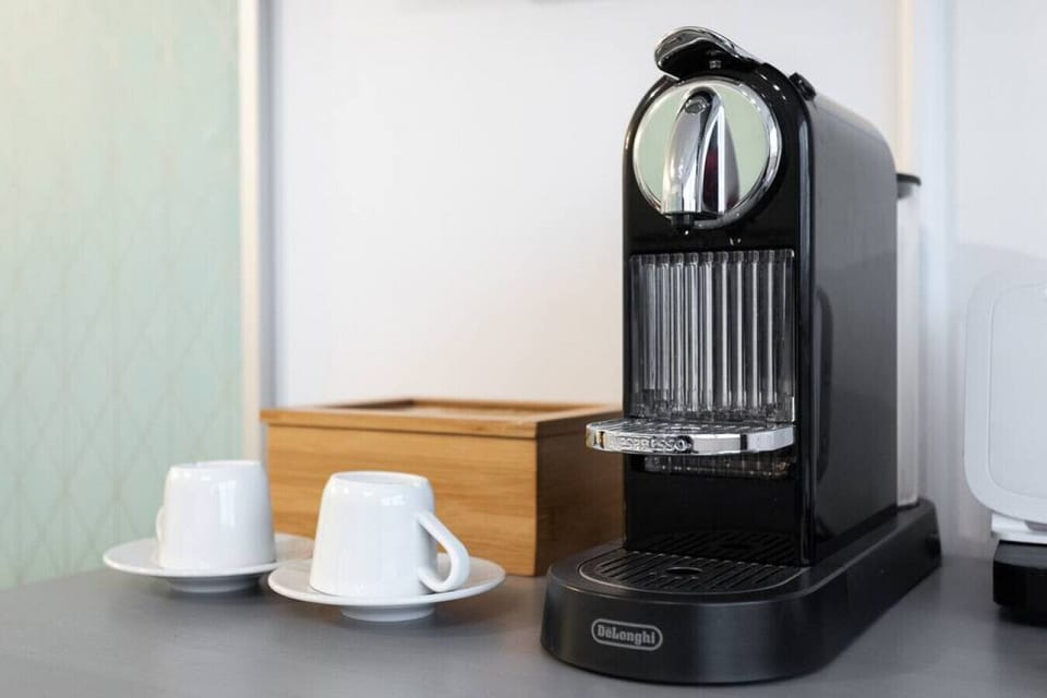 GRATIS Nespresso Kaffeemaschine inkl. Kaffeekapseln.---FREE Nespresso coffee machine including coffee capsules.