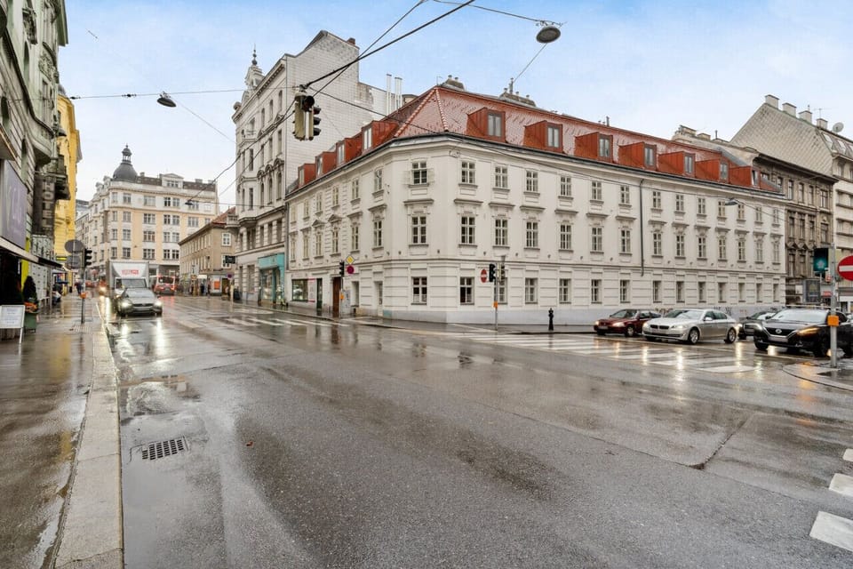 Der 6. Bezirk mit einer charmvollen Nachbarschaft mit Cafes, Restaurant etc. direkt um die Ecke