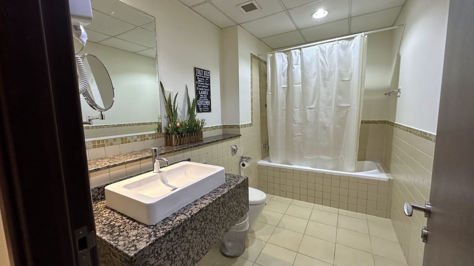 Jetted tub, rainfall showerhead, free toiletries, bidet