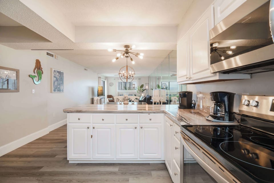 Condo, Multiple Beds, Balcony, Ocean View (Bethy’s Beachy Beauty) | Private kitchen | Fridge, microwave, oven, stovetop