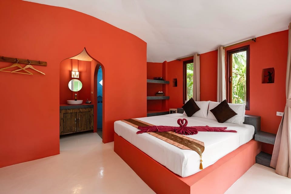 7. Papillon Emeraude | Bathroom | Shower, rainfall showerhead, hair dryer, towels