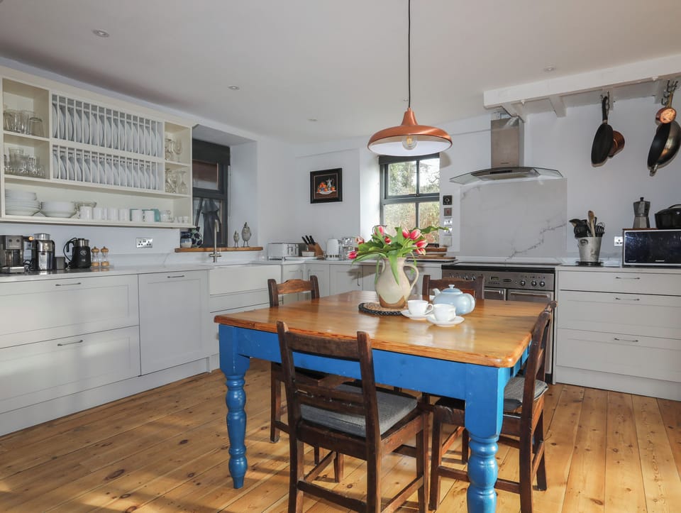Cottage | Dining