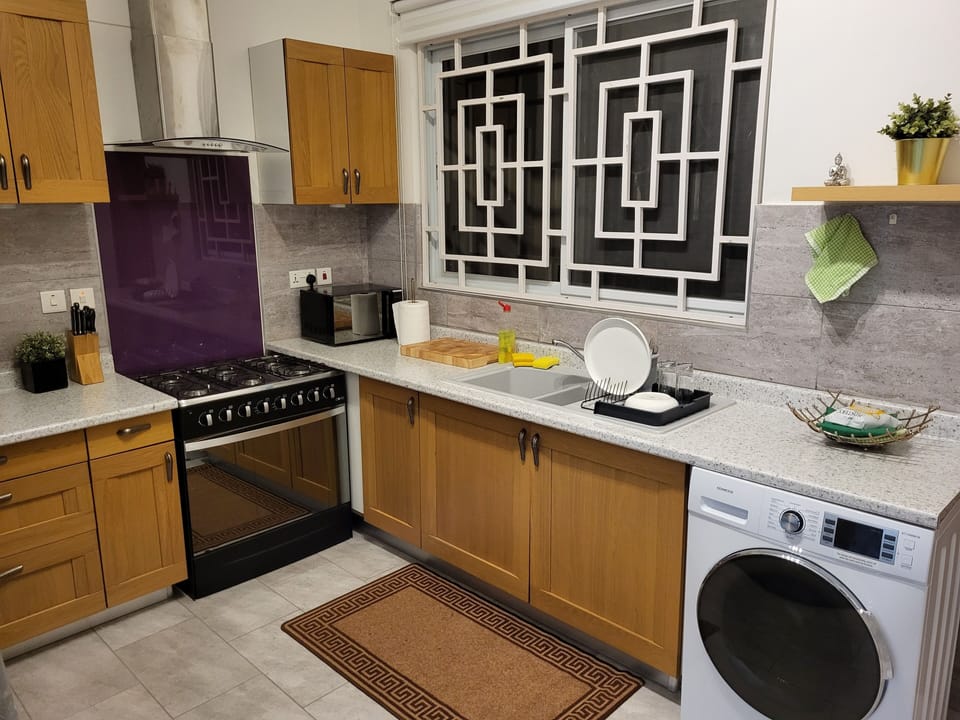 House | Private kitchen | Fridge, microwave, oven, stovetop