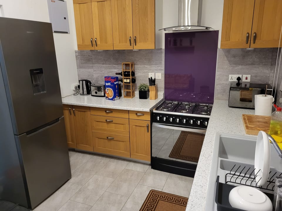 House | Private kitchen | Fridge, microwave, oven, stovetop