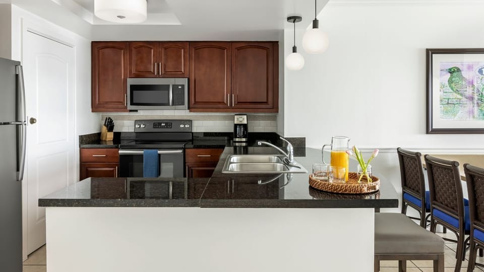 fully equipped kitchen 