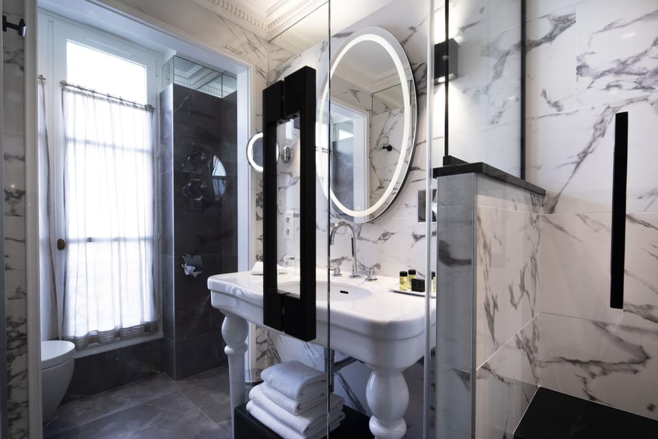 Bathroom shower
