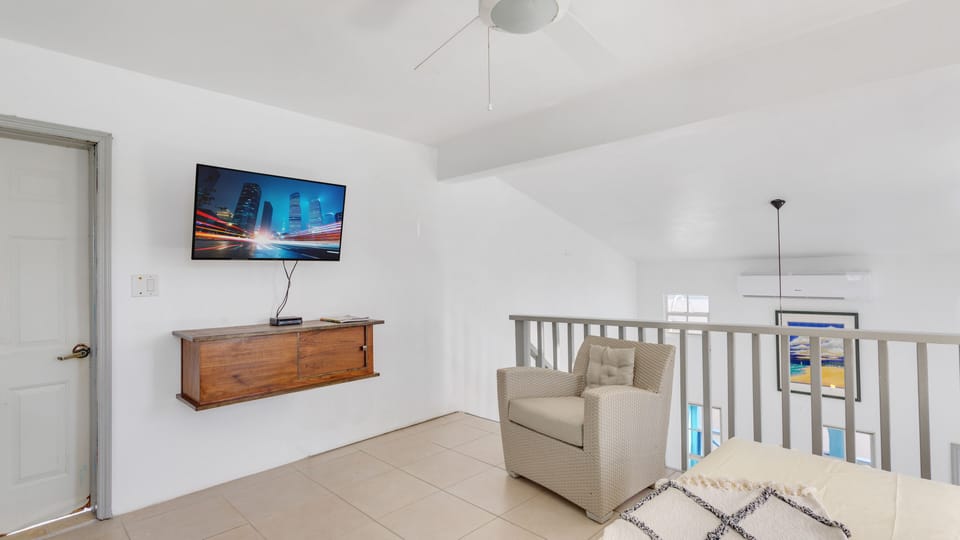 Deluxe Duplex | 1 bedroom, individually decorated, individually furnished, desk