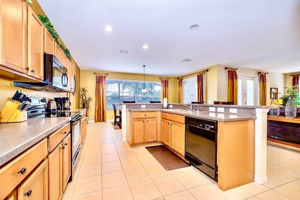 Well equipped kitchen, with everything you will need to meet your self catering needs